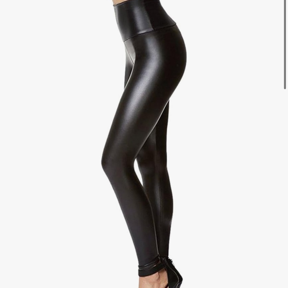 Black High-Waisted‎ Leggings